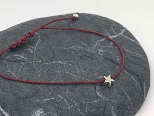 Minimalistický náramek - Tiny star (vínová) — foto 1