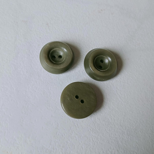 Knoflík šedý č.54