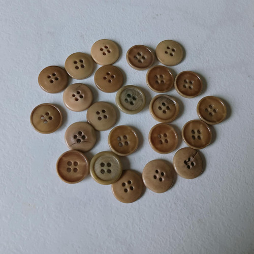 Knoflík hnědý mix č.56