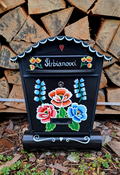 Poštovní schránka s ornamentom — foto 1