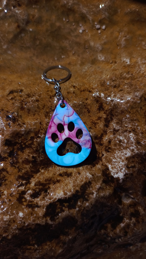 Léto nebo Podzim? - Klíčenka Paw Drop Blue Purple