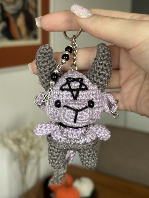 Háčkovaný přívěšek - Tiny Baby Baphy — foto 1