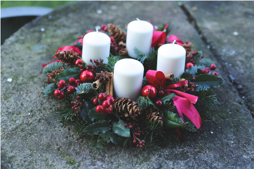 Adventní věneček přírodní červený