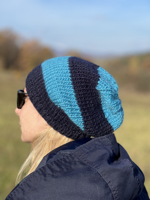 Modrá prúžkovaná čiapka Virgin wool