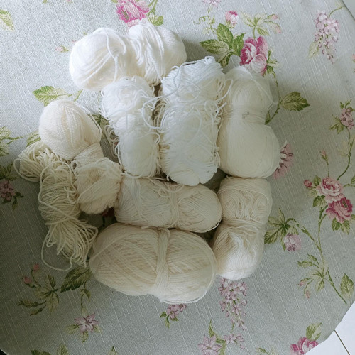 Vlna bílá dva odstíny 240g