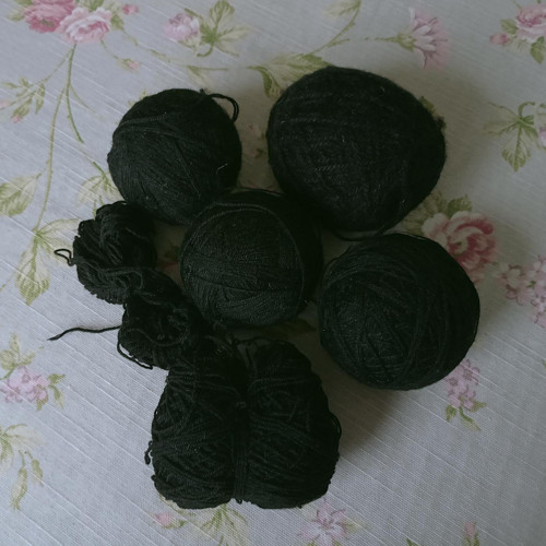 Vlna černá mix 210g