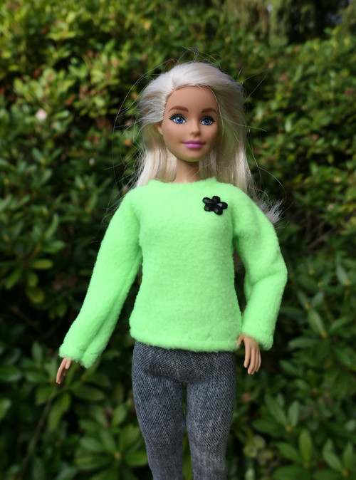 Svetr pro Barbie — foto 1