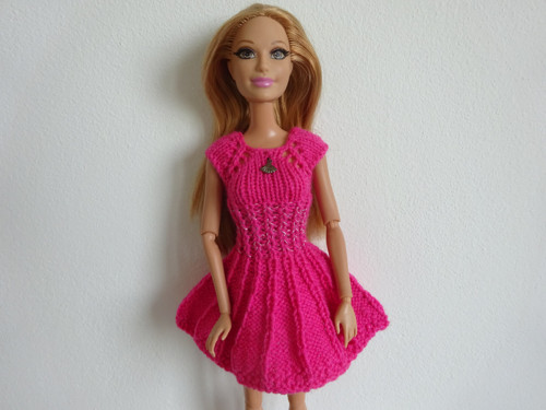Šaty,kabelka a botky pro Barbie