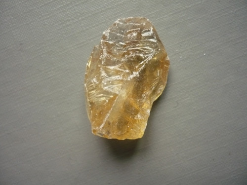 Surový medový kalcit 26 mm, č.12f