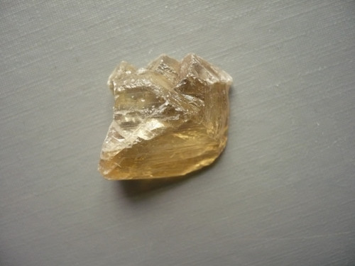 Surový medový kalcit 20 mm, č.22f
