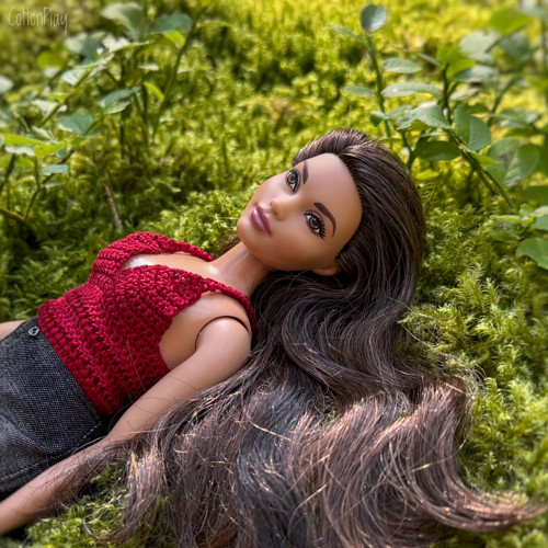 Vínový top pro baculku Barbie (curvy) — foto 1