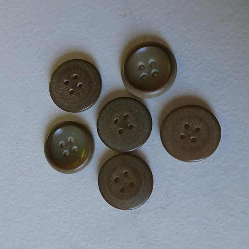 Knoflík hnědý mat č.82