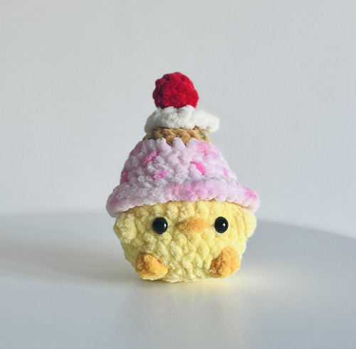 Háčkovaná kachnička s čepičkou muffin