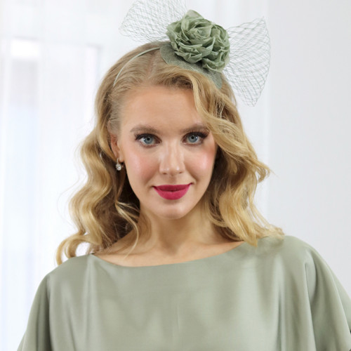 Brigitte - fascinátor s ruží z hedvábí, khaki
