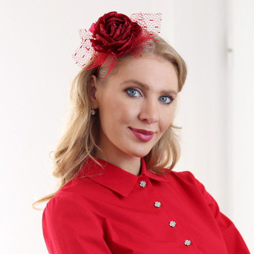 Rosa - fascinátor s ruží a závojem, červený