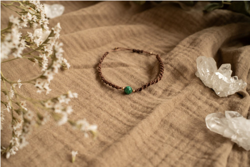 Náramek s malachitem - hnědý /micro macrame/ — foto 1