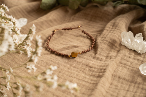Náramek se surovým tygřím okem /micro macrame/ — foto 1