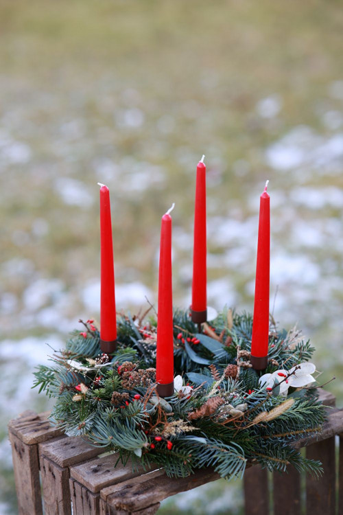 ADVENTNÍ VĚNEC s eukalyptem - červené svíčky