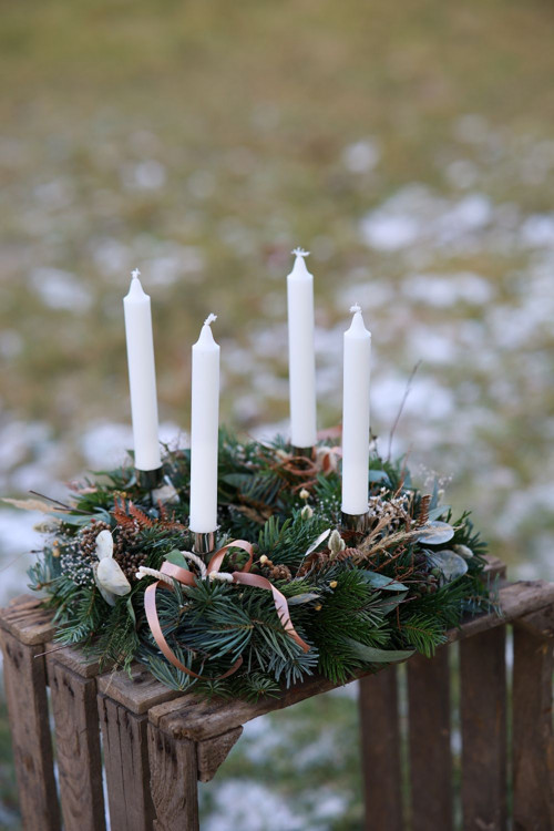 ADVENTNÍ VĚNEC přírodní s eukalyptem a kapradím