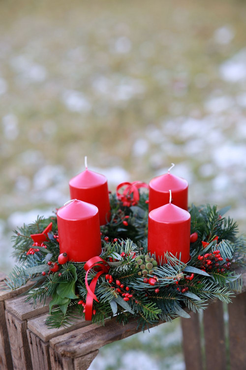 ADVENTNÍ VĚNEC přírodní červený