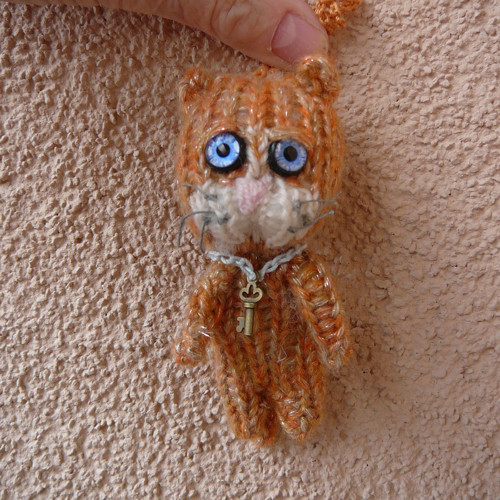 Přívěsek na tašku-pletený mourek