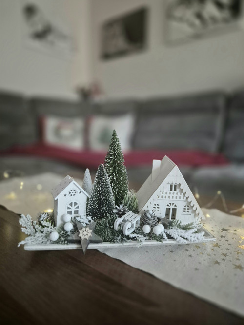 Vánoční dekorace s LED domečky — foto 1