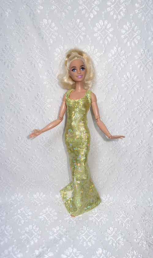 Šaty pro modelku Barbie — foto 1