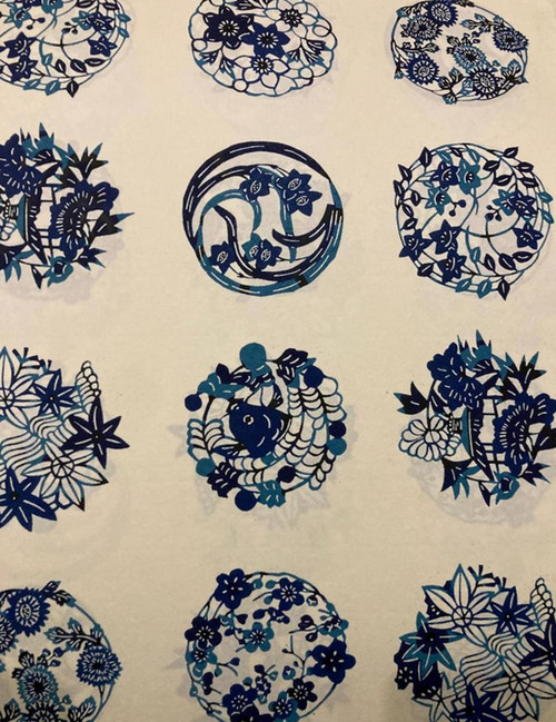 Handmade origami papír Modrá kolečka na bílé