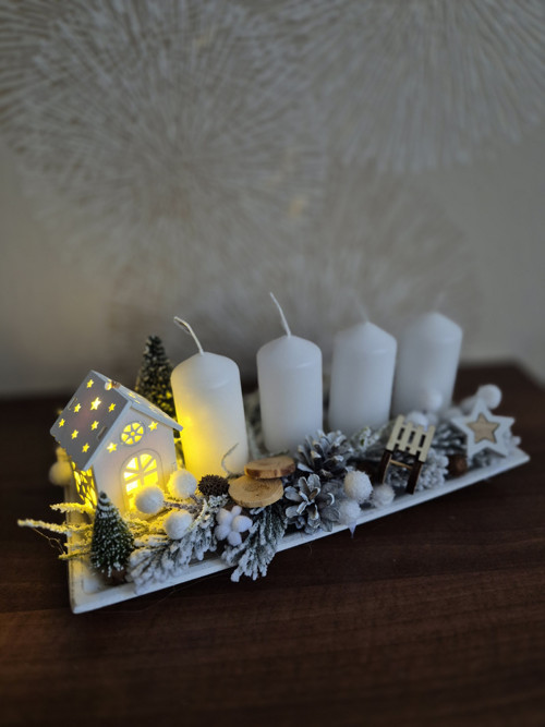 Vánoční svícen s LED domečkem — foto 1