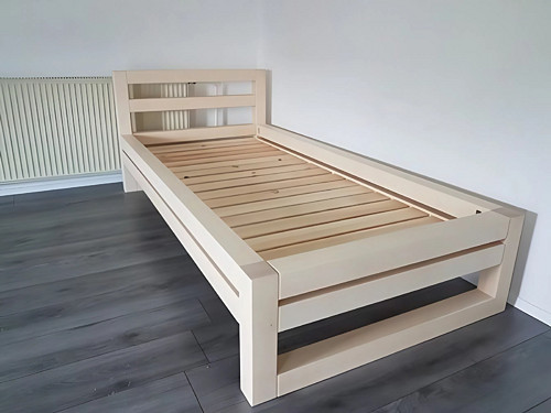 Jednolôžková javorová posteľ
