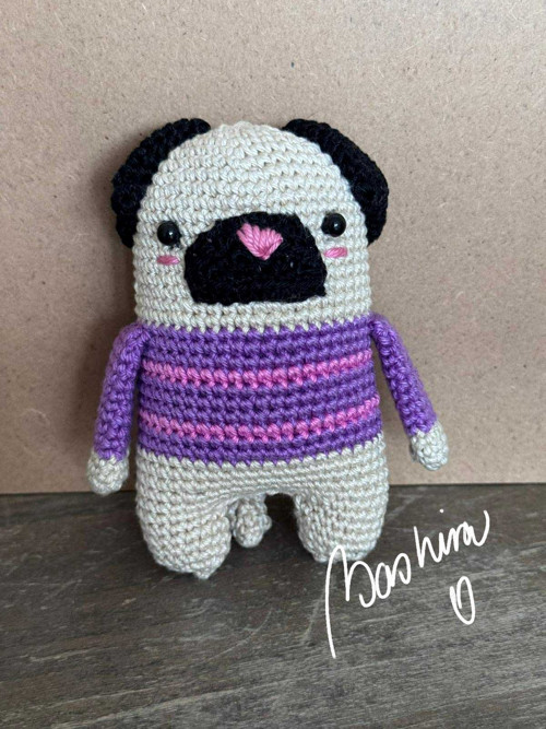 Háčkovaný mops 001