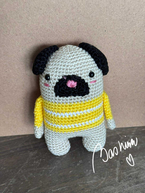 Háčkovaný mops 003