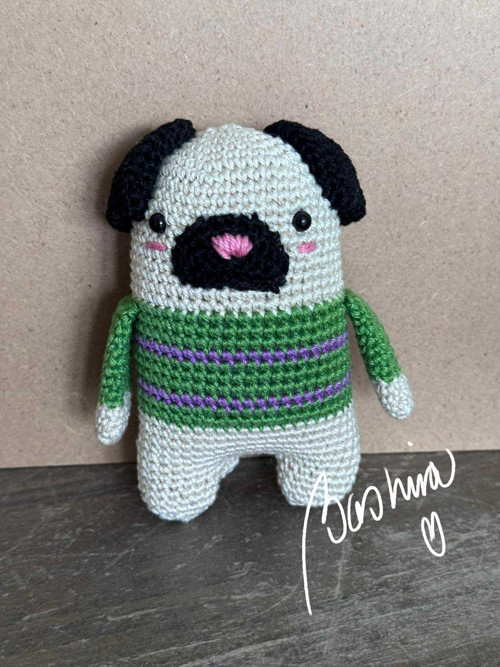 Háčkovaný mops 004