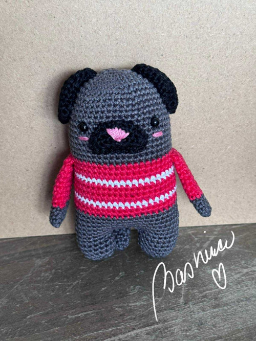 Háčkovaný mops 009