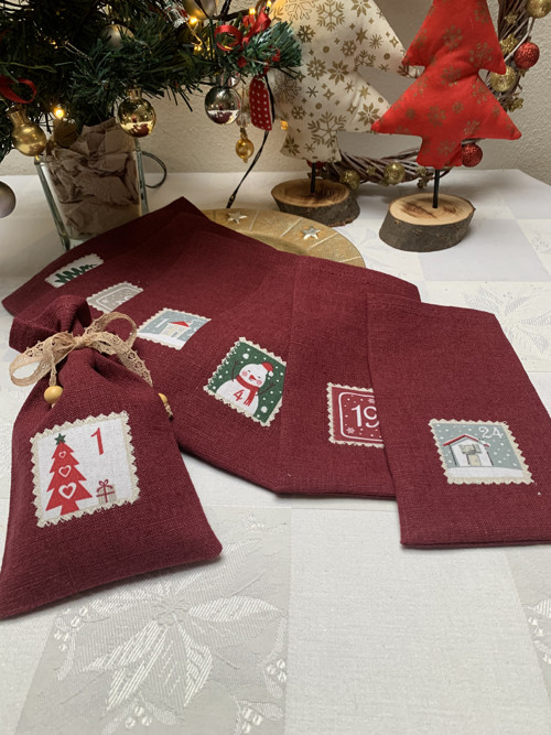 Adventní kalendář lněný v bordó