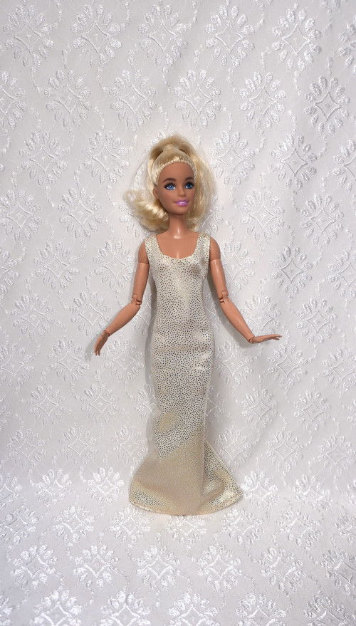 Šaty pro modelku Barbie