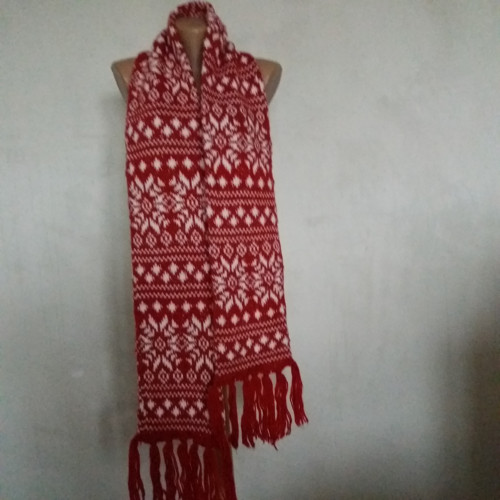 Šála pletená s ornamentem