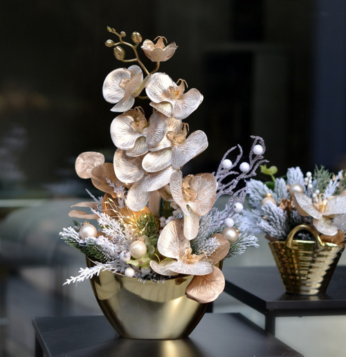 Zlaté vánoční aranžmá s orchideou a LED světýlky