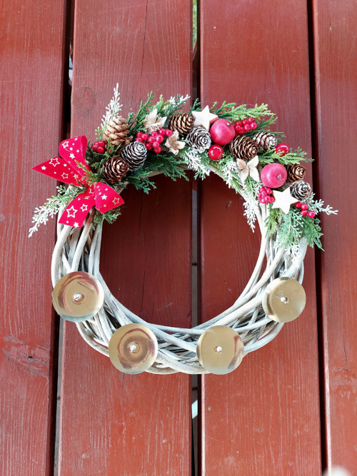 Adventní věnec na stůl s červenou mašlí