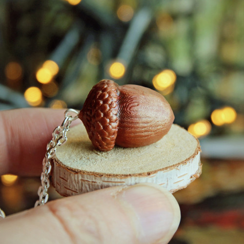 Žalud (náhrdelník)