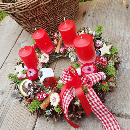 Adventní věneček s domečkem — foto 1