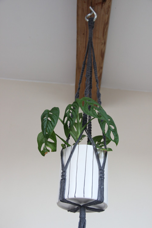 Macramé závěs na květináč