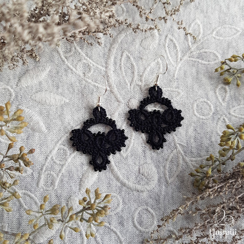 Black simplicity