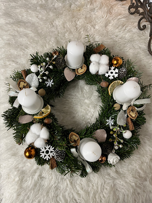 Adventní věnec s bavlníkem
