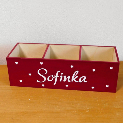 Dřevěný pastelkovník jméno a srdíčka — foto 1
