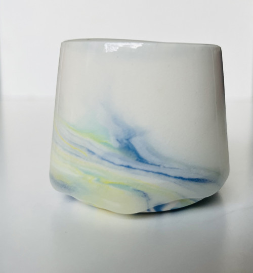 Porcelánový kalíšek abstrakt