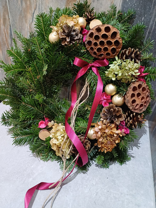 Adventní věnec na dveře s hortenzii