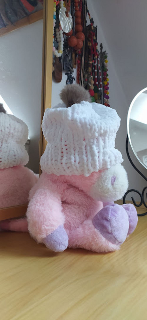 Pletená BÍLÁ čepička s bambulí