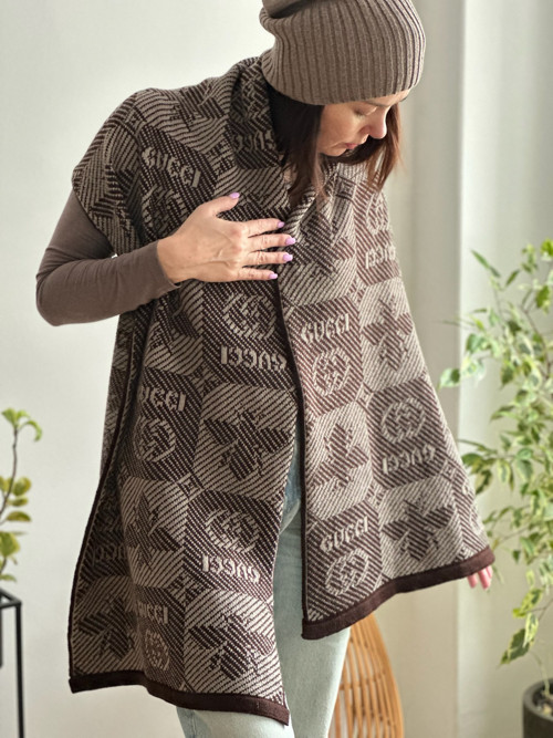 Luxusní merino palantýn s monogramovým vzorem