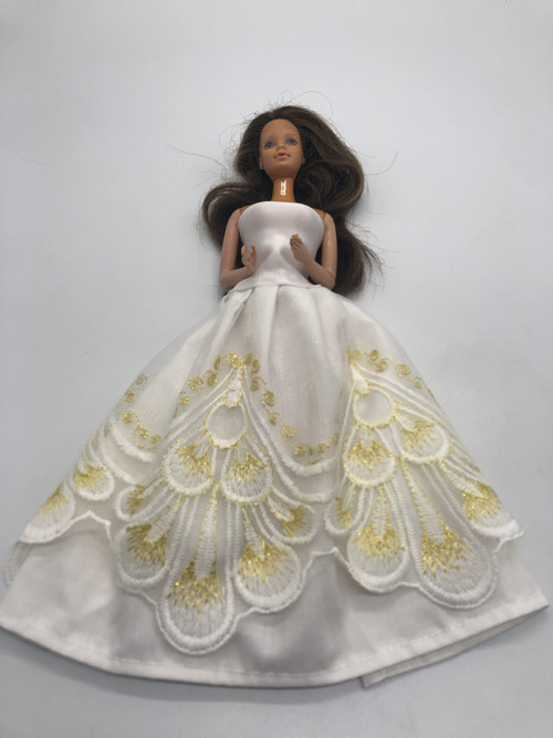 Luxusní šatičky na Barbie — foto 1